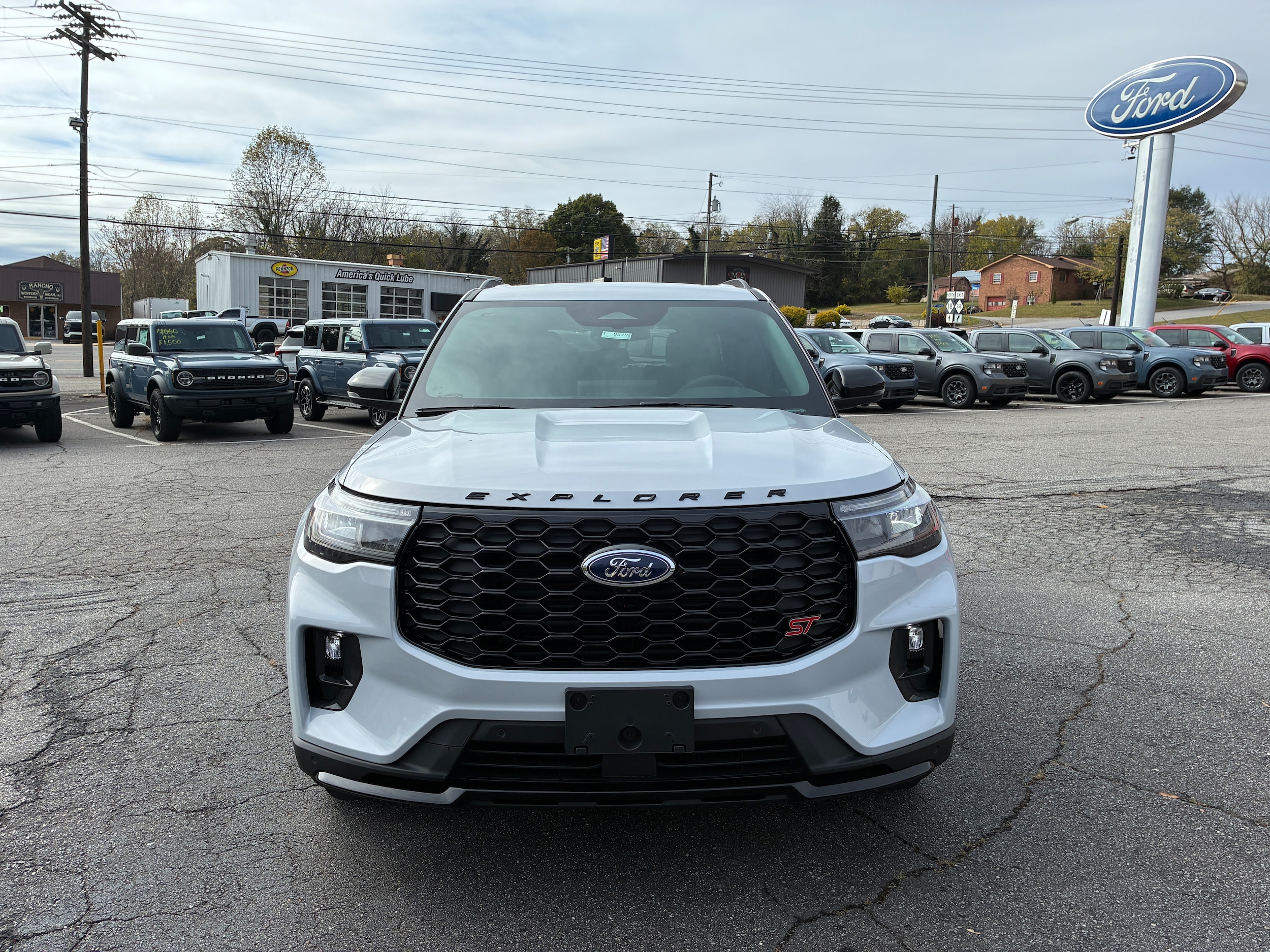 2026 Ford Explorer ST - Photo 2