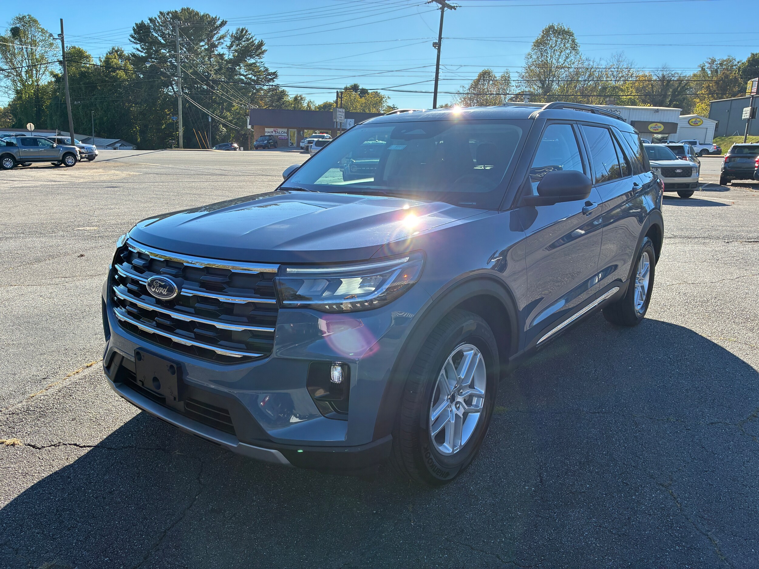 2025 Ford Explorer photo 2