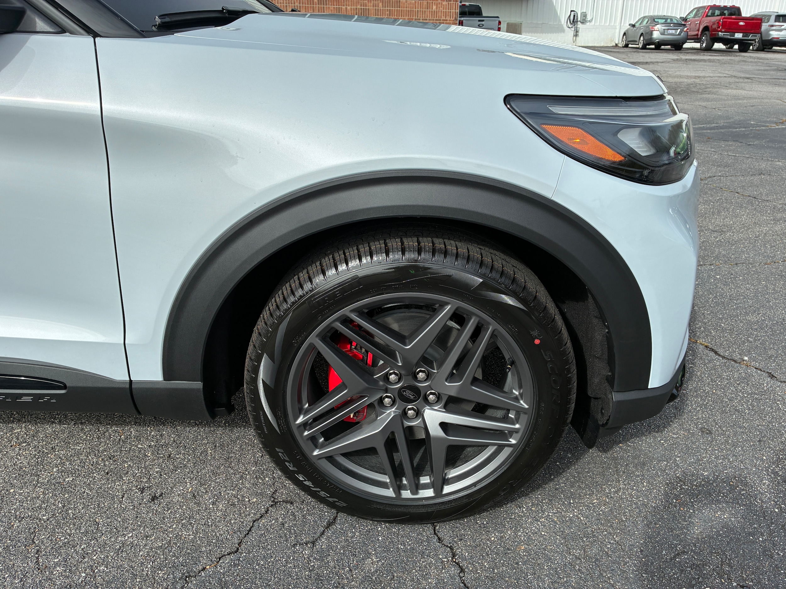 2026 Ford Explorer ST - Photo 9