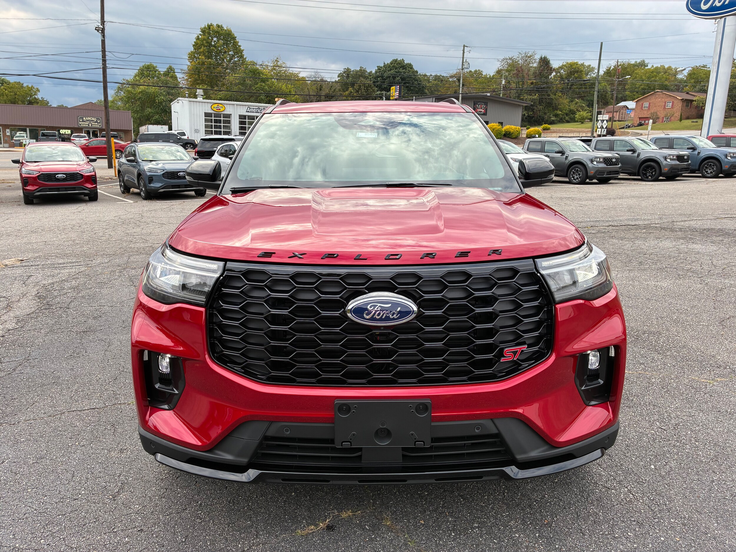 2025 Ford Explorer ST photo 2