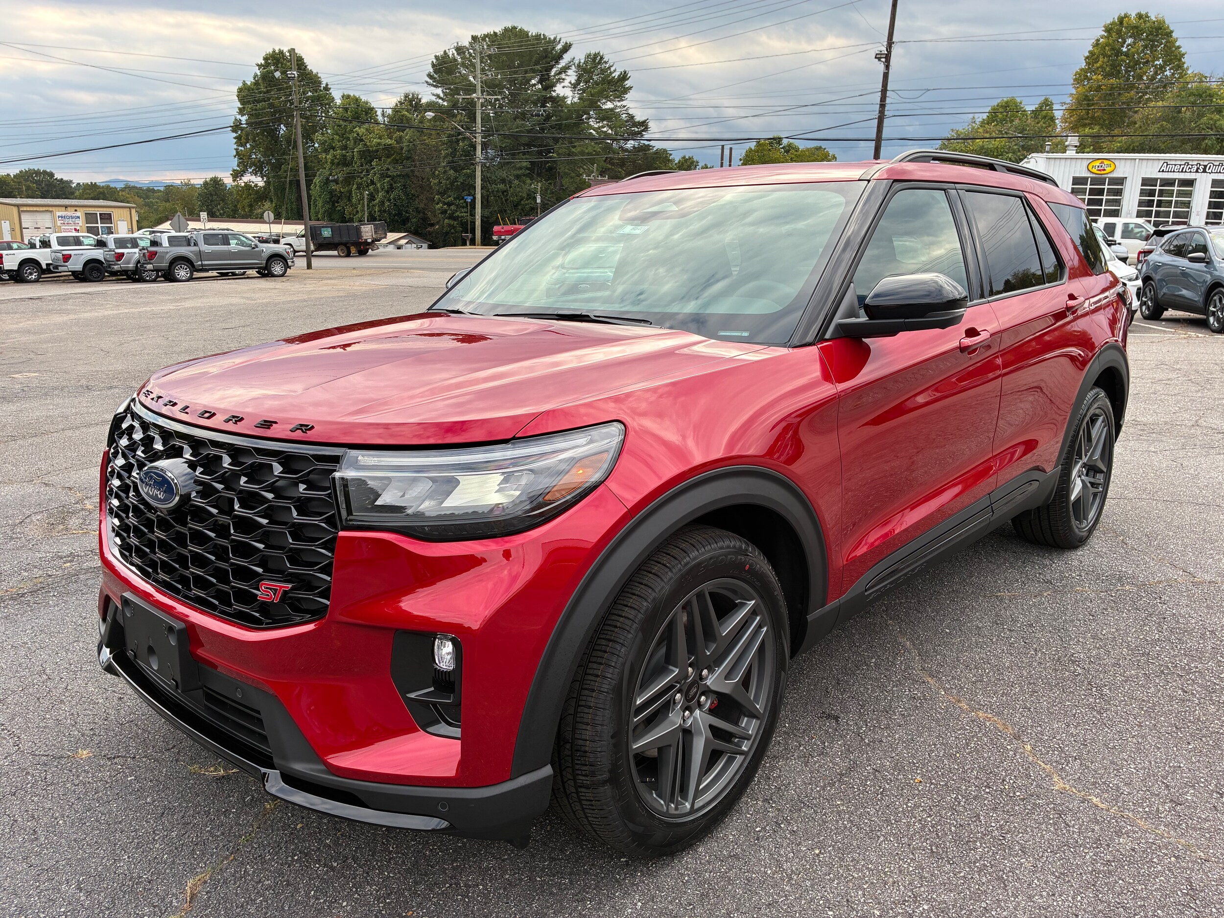 2025 Ford Explorer ST photo 3