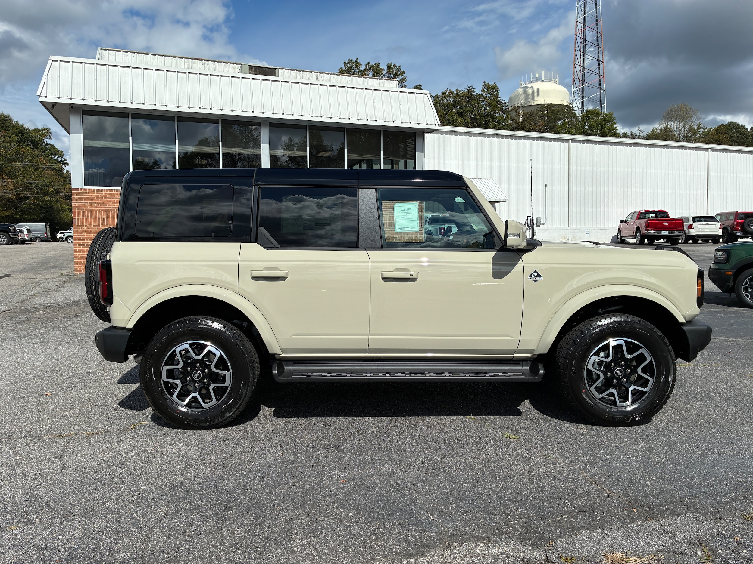 2025 Ford Bronco 4-Door Outer Banks - Photo 8
