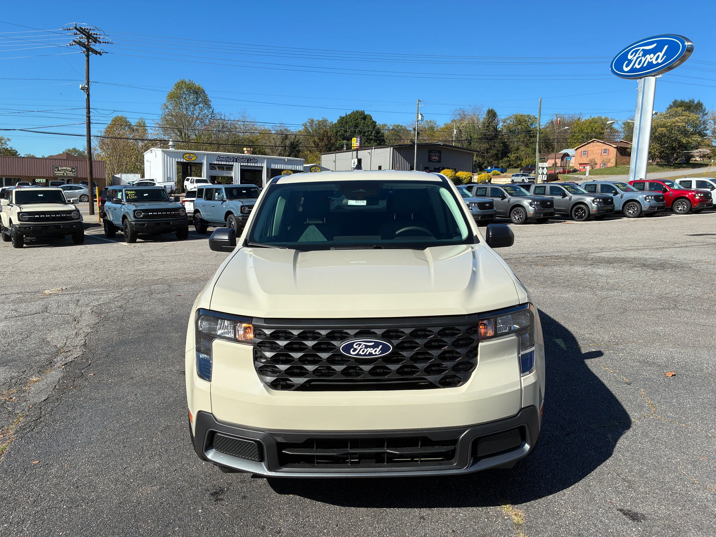 2025 Ford Maverick XLT photo 2