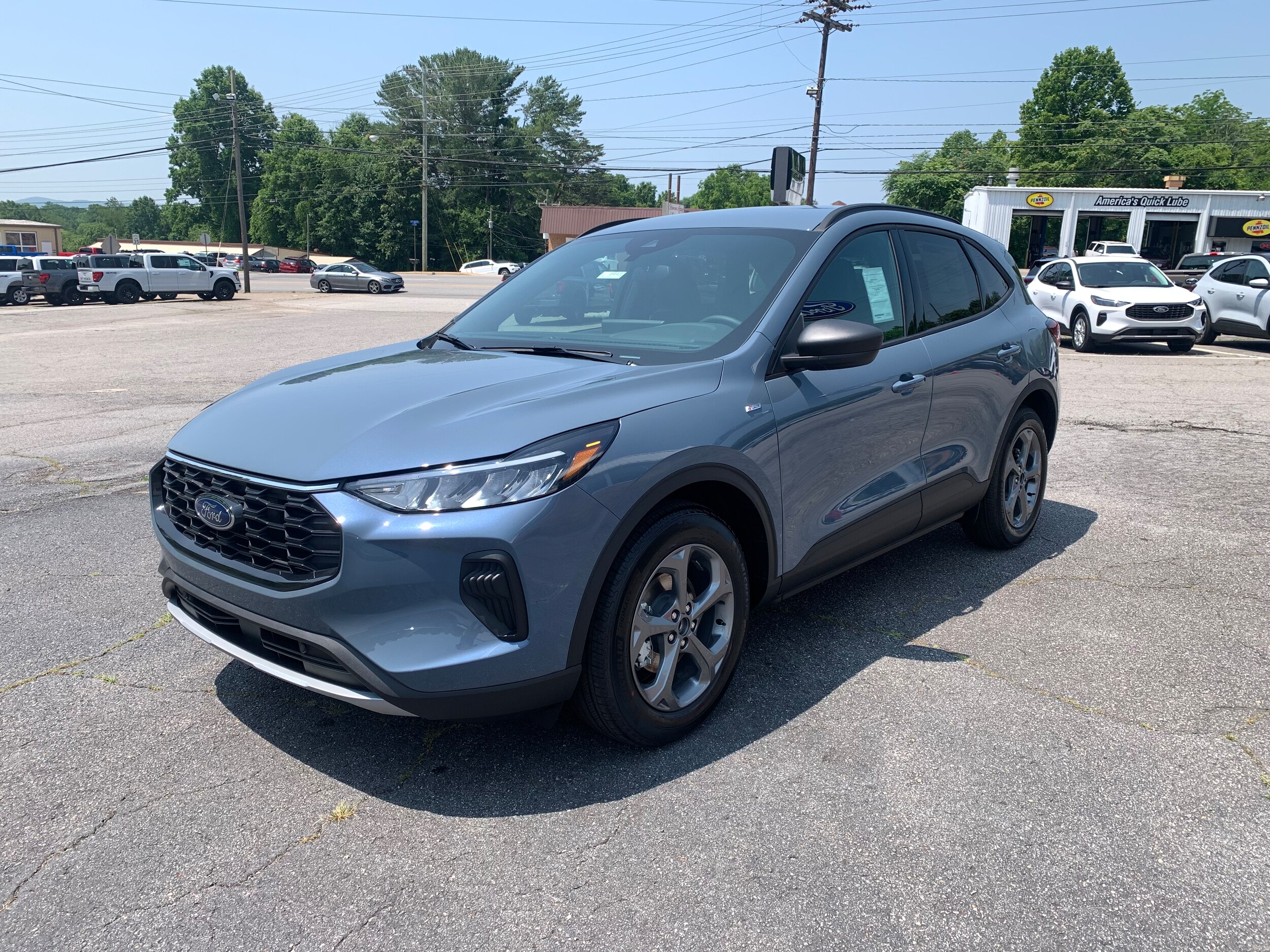 2025 Ford Escape ST-Line photo 2