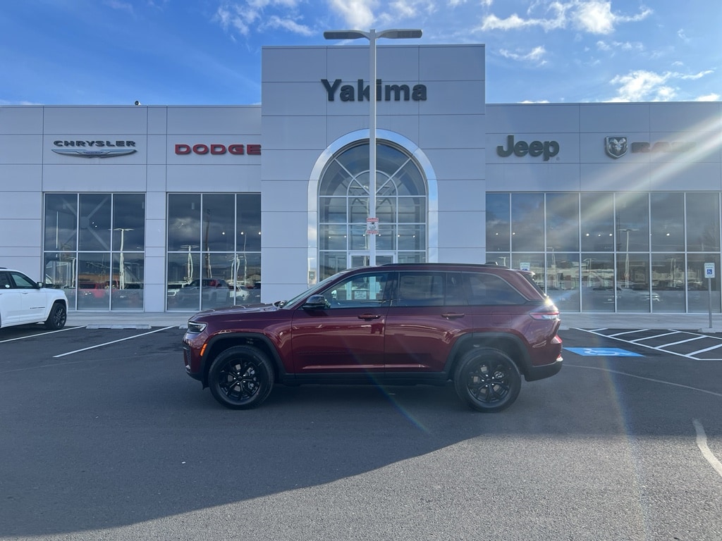 2026 Jeep Grand Cherokee Laredo Altitude 4x4's photo