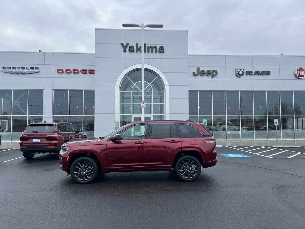 2026 Jeep Grand Cherokee Limited Reserve 4x4's photo