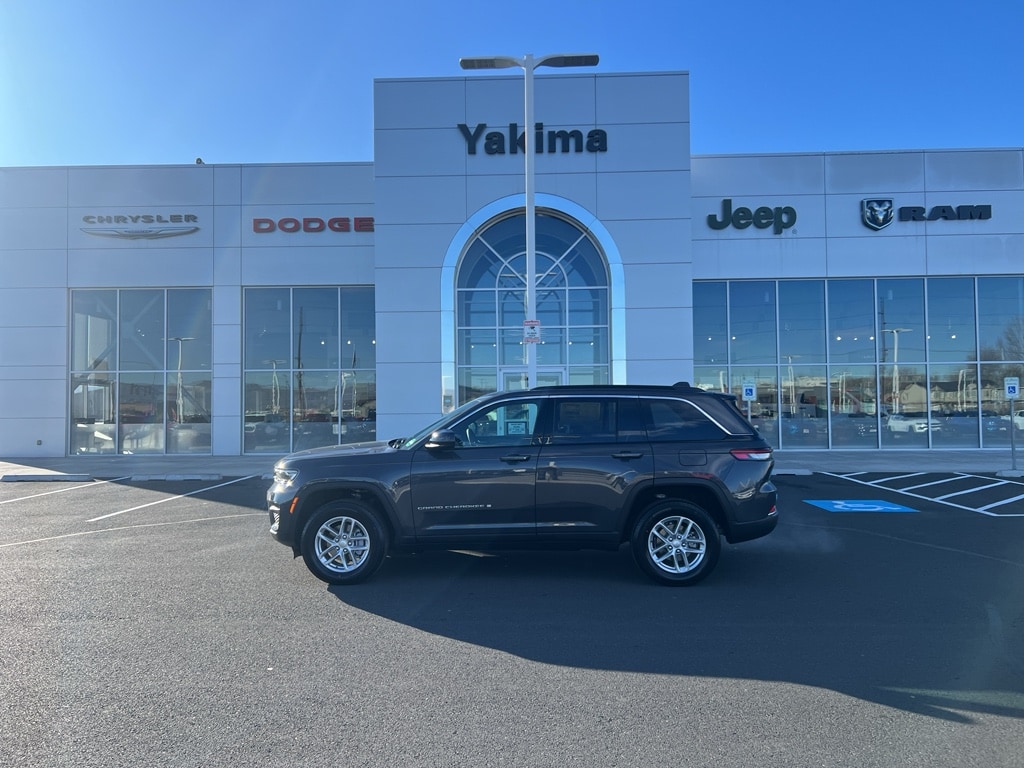 2026 Jeep Grand Cherokee Laredo X 4x4's photo