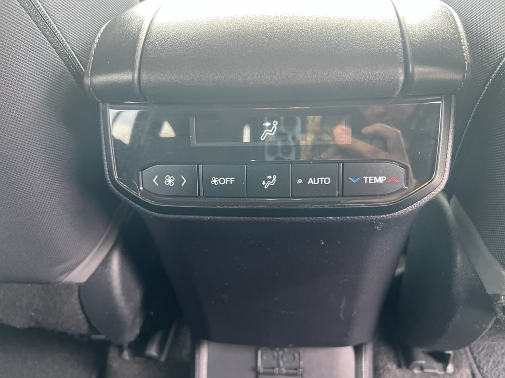 2023 Toyota Highlander L - Photo 27