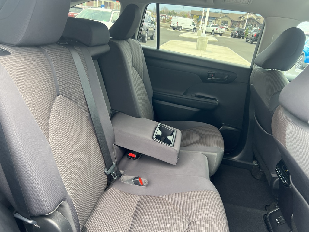 2023 Toyota Highlander L - Photo 26