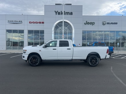 2026 Ram 2500 BLACK EXPRESS CREW CAB 4X4 8' BOX Pickup