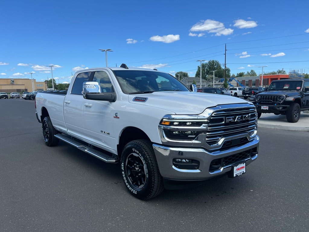 New 2025 Ram 2500 LARAMIE CREW CAB 4X4 8' BOX Pickup