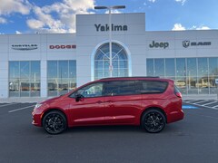 2026 Chrysler Pacifica LIMITED AWD Passenger Van