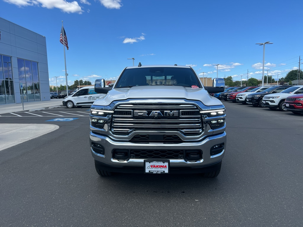 New 2025 Ram 2500 LARAMIE CREW CAB 4X4 8' BOX Pickup