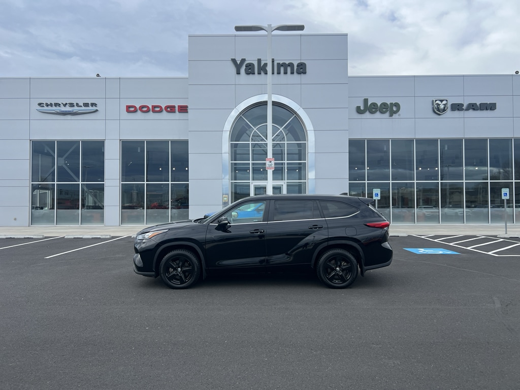 2023 Toyota Highlander L AWD's photo