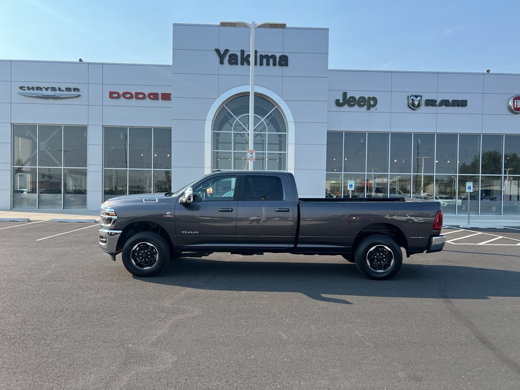 2026 RAM Ram 3500 Pickup Laramie's photo