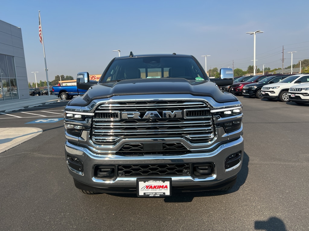 New 2026 Ram 3500 LARAMIE CREW CAB 4X4 8' BOX Pickup