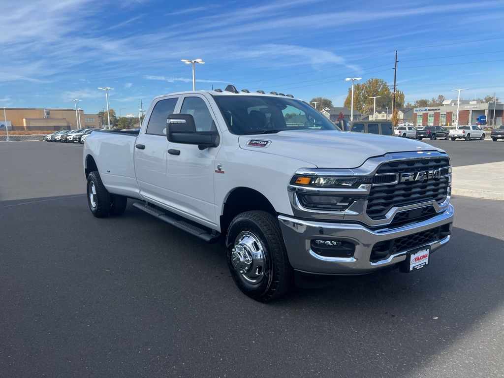 New 2026 Ram 3500 TRADESMAN CREW CAB 4X4 8' BOX Pickup