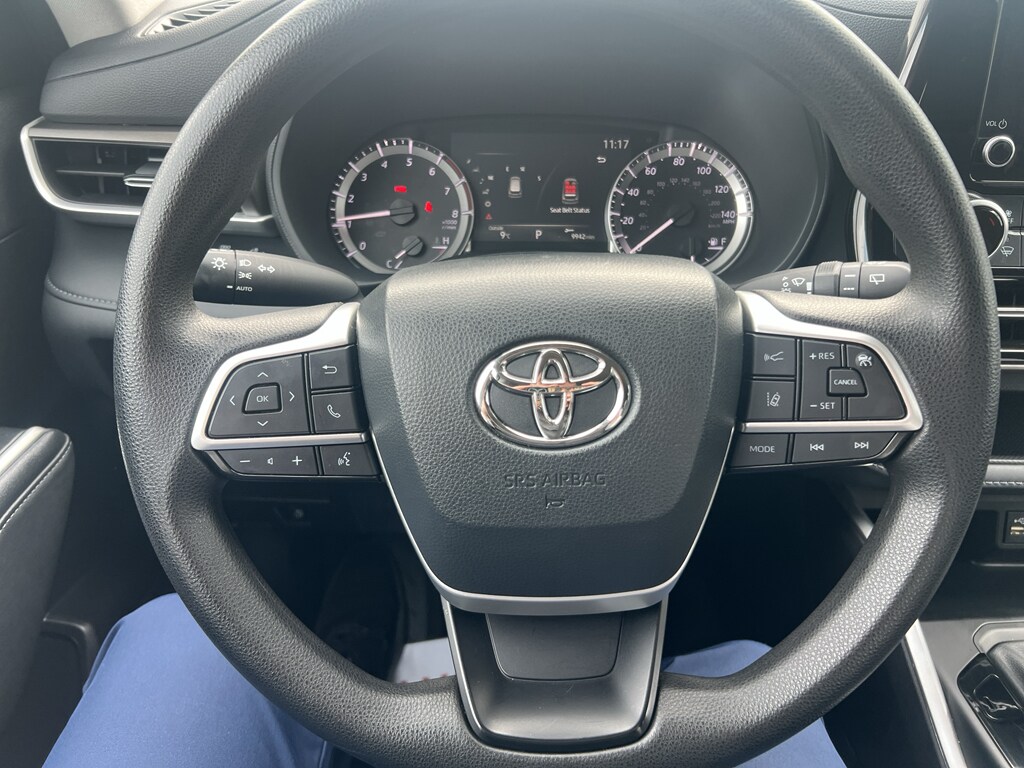 2023 Toyota Highlander L - Photo 18