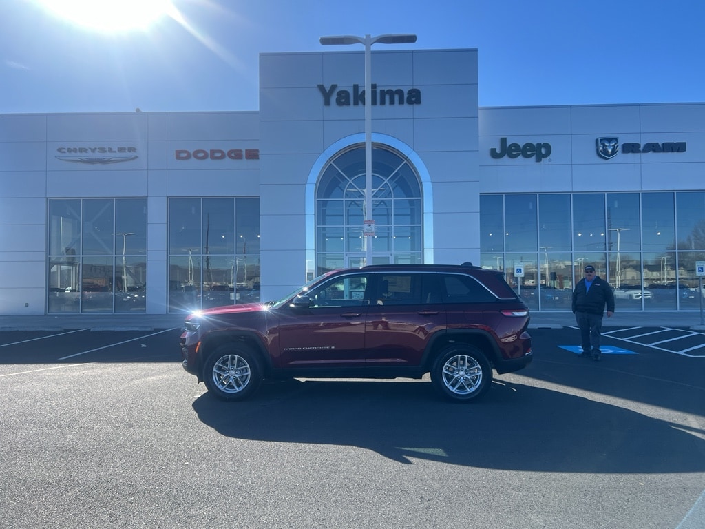 2026 Jeep Grand Cherokee Laredo X 4x4's photo