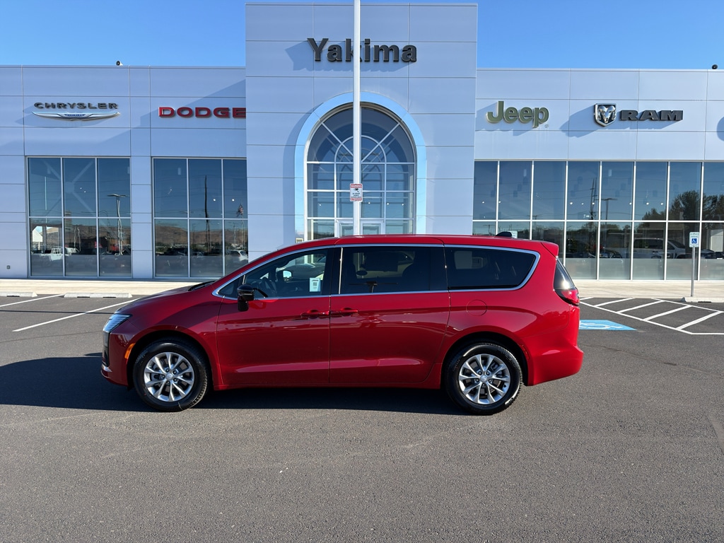 2027 Chrysler Pacifica Select AWD's photo