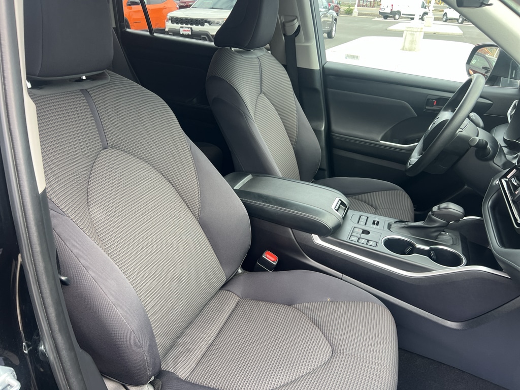 2023 Toyota Highlander L - Photo 28