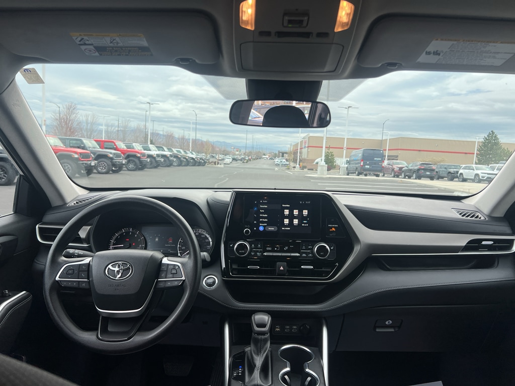 2023 Toyota Highlander L - Photo 12