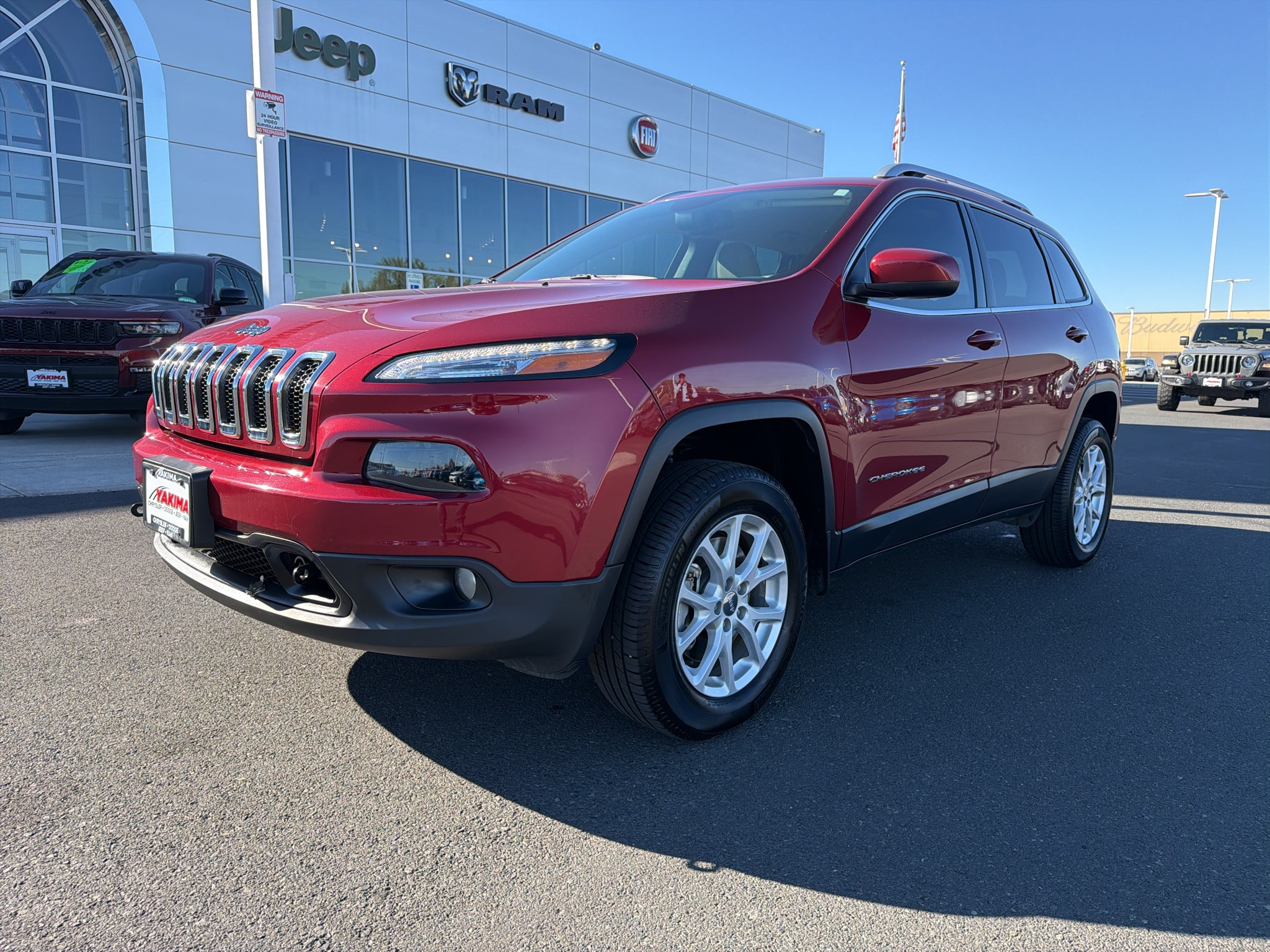 Used 2017 Jeep Cherokee Latitude with VIN 1C4PJMCB1HW639691 for sale in Union Gap, WA