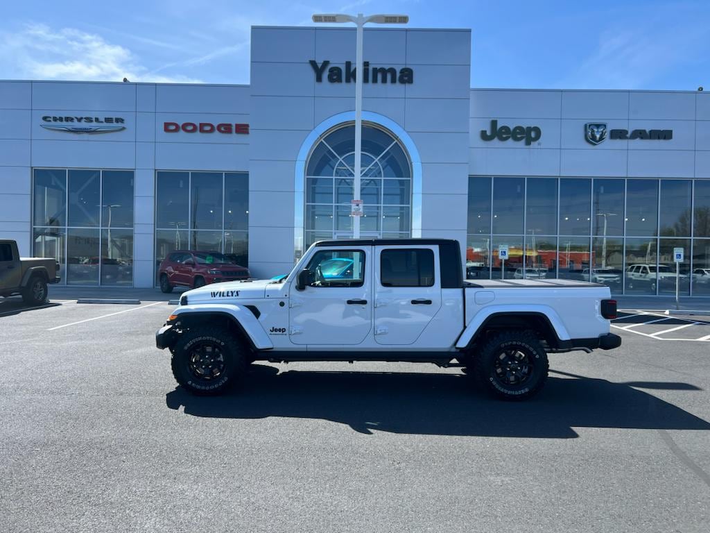 New 2025 Jeep Gladiator WILLYS 4X4 Pickup