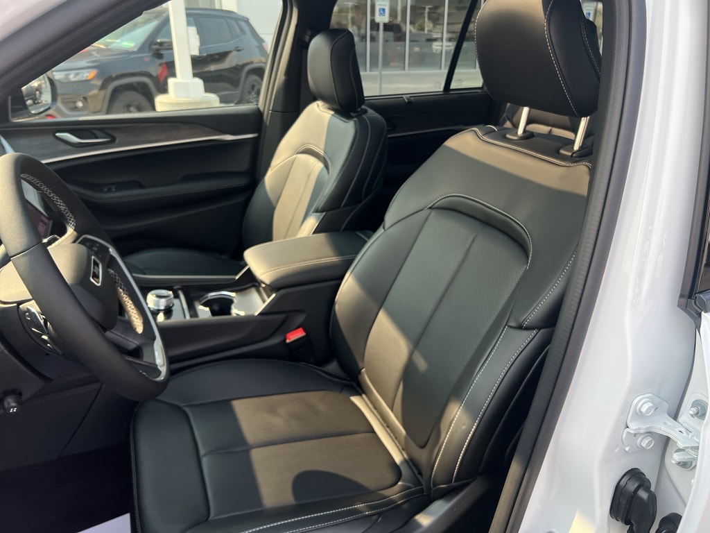 2025 Jeep Grand Cherokee Limited - Photo 24