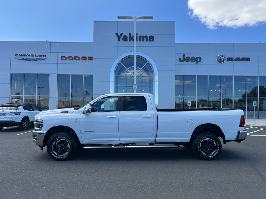 New 2025 Ram 2500 LARAMIE CREW CAB 4X4 8' BOX Pickup
