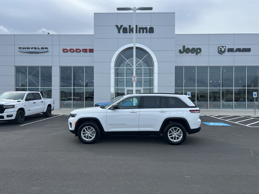 2026 Jeep Grand Cherokee Laredo X 4x4's photo