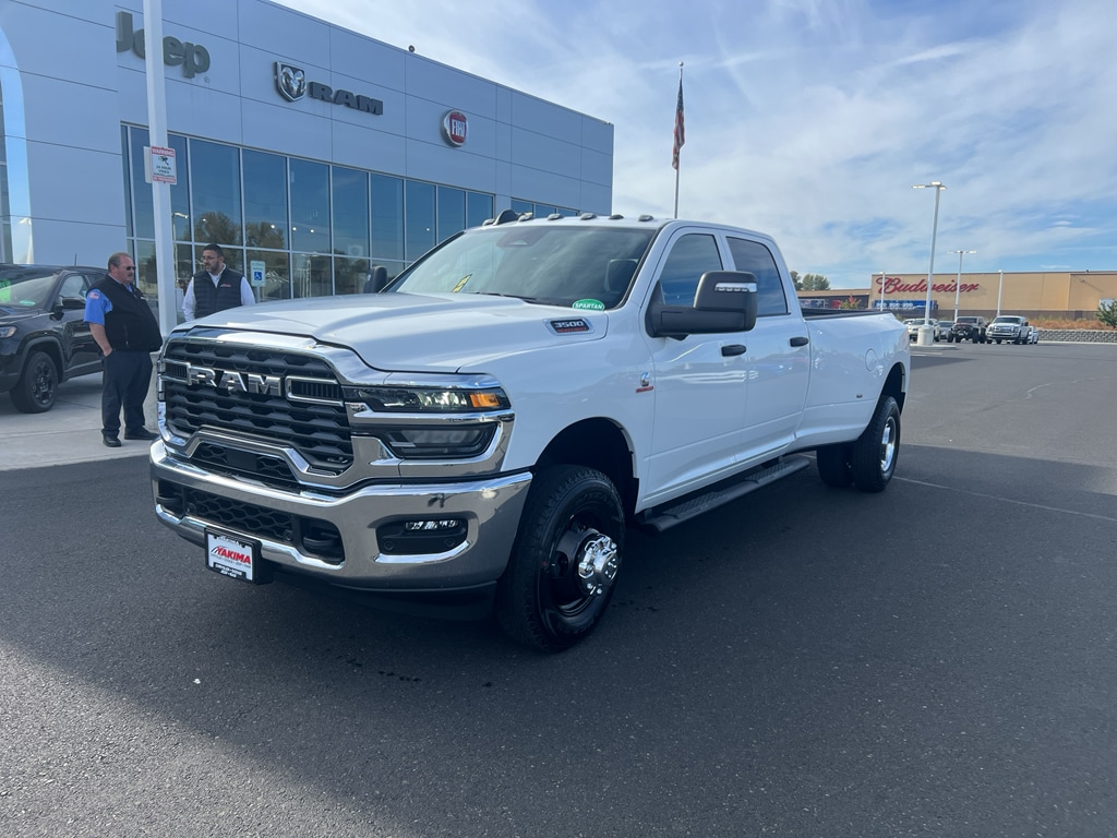 New 2026 Ram 3500 TRADESMAN CREW CAB 4X4 8' BOX Pickup