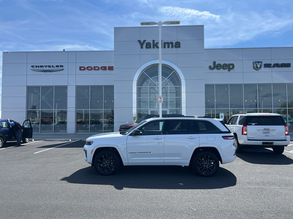 2026 Jeep Grand Cherokee Limited Reserve 4x4's photo