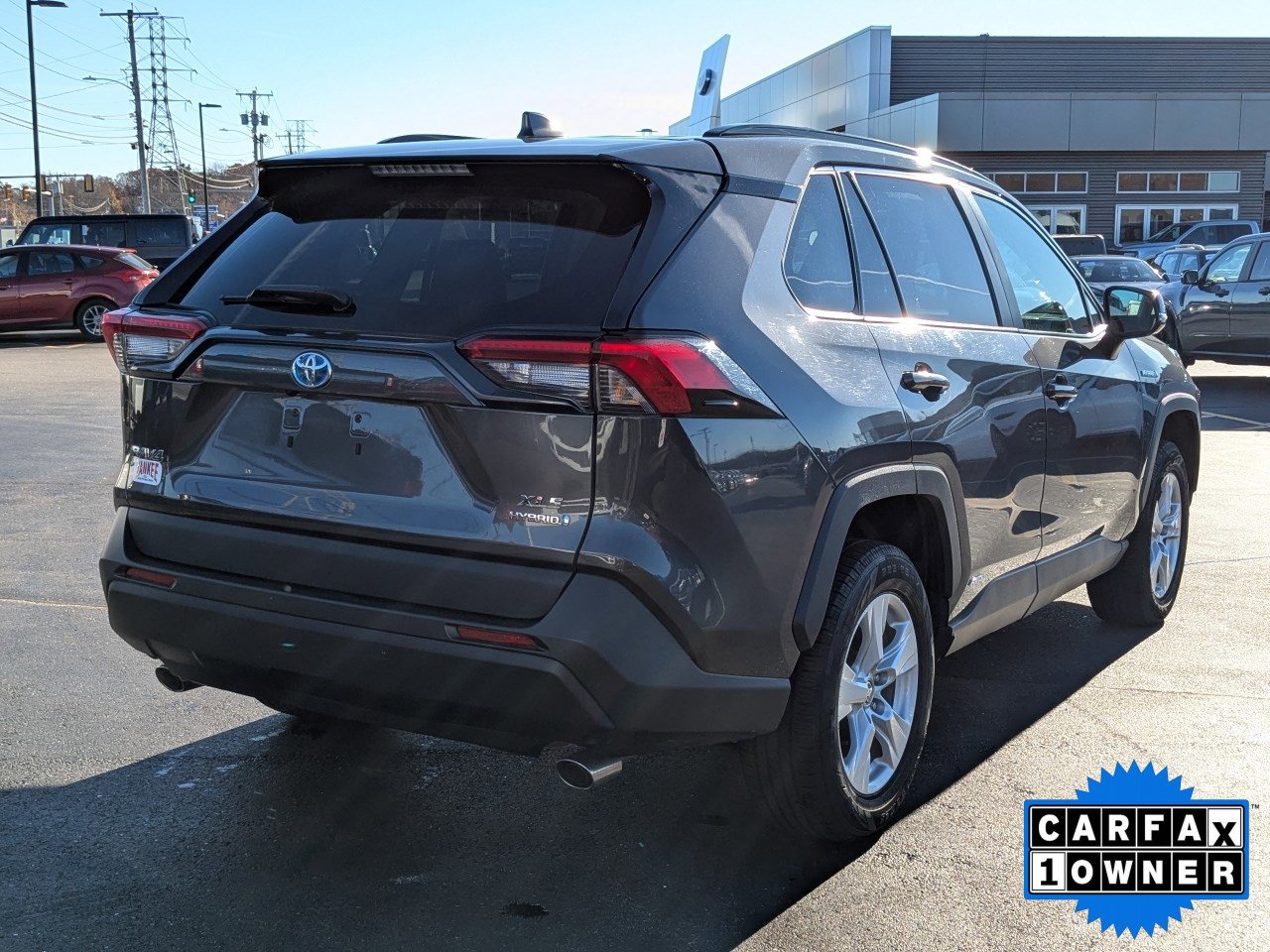 2021 Toyota RAV4 XLE photo 2