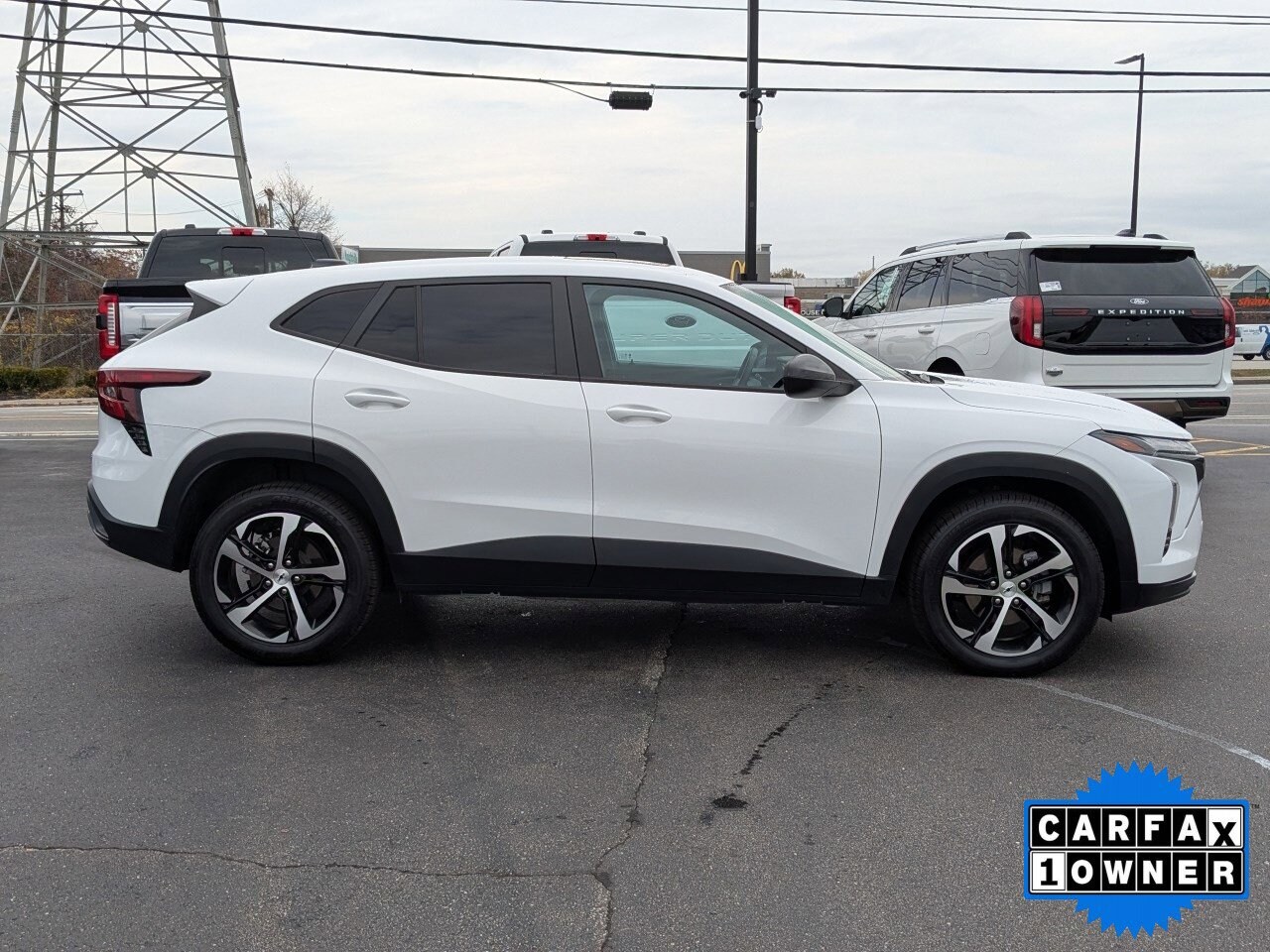 2024 Chevrolet Trax photo 2