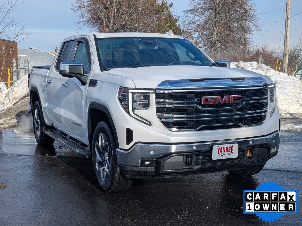 2024 GMC Sierra SLT's photo