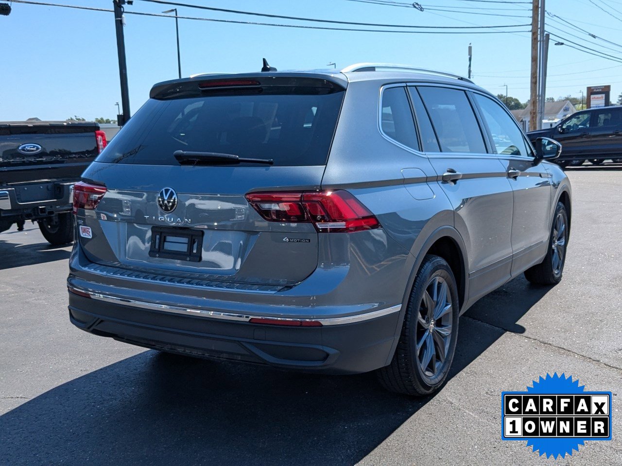 2022 Volkswagen Tiguan SE photo 3