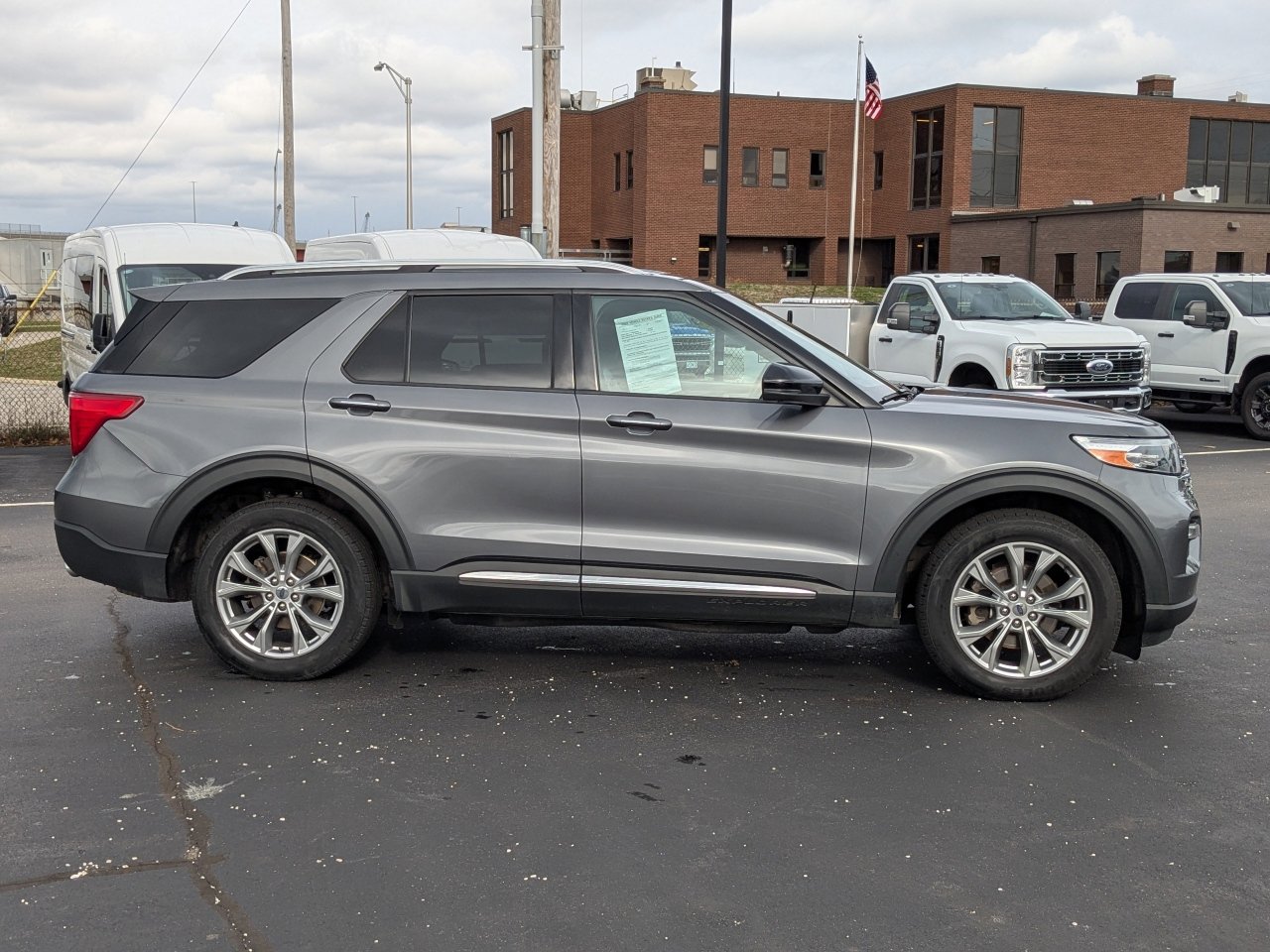 2021 Ford Explorer Limited photo 2