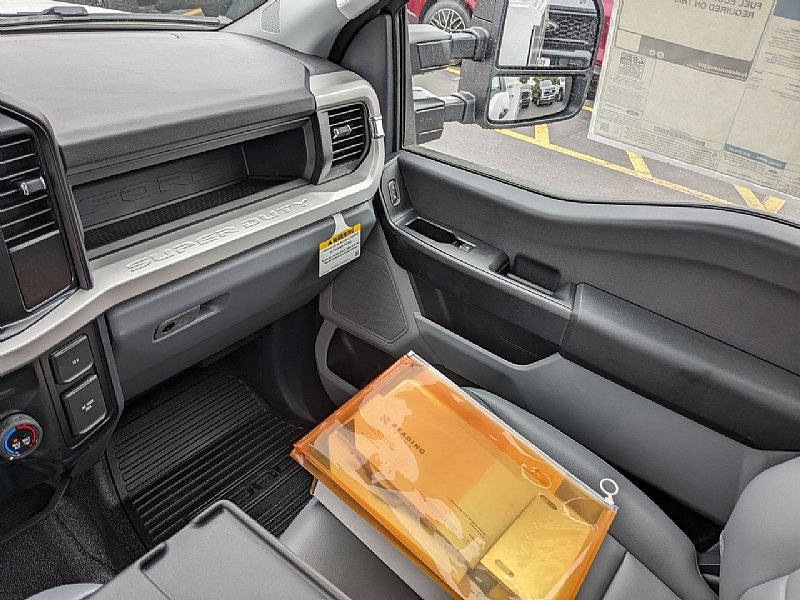 2025 Ford F-550 Super Duty Chassis Cab XL - Photo 23