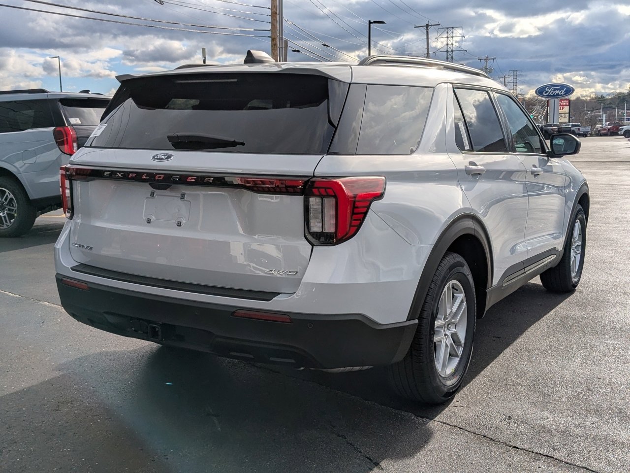 2026 Ford Explorer photo 3