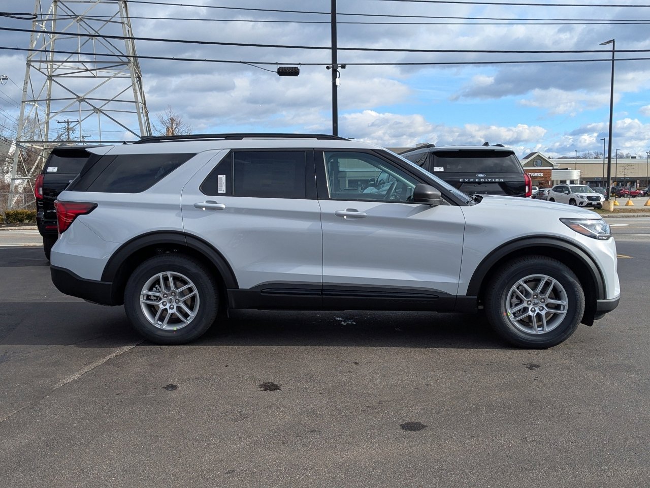 2026 Ford Explorer photo 2