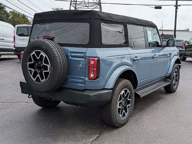 2025 Ford Bronco Outer Banks photo 3