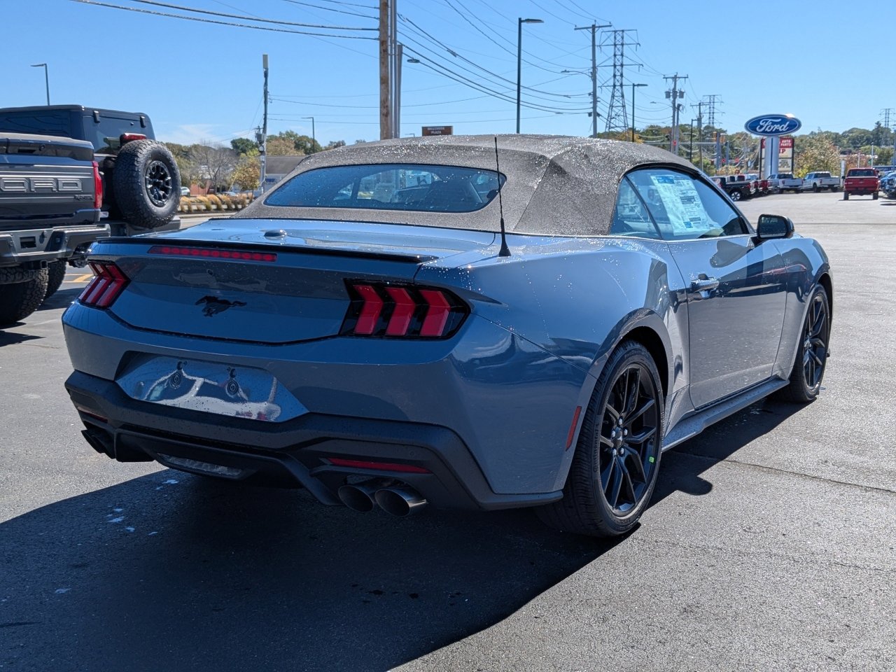 2025 Ford Mustang EcoBoost photo 3