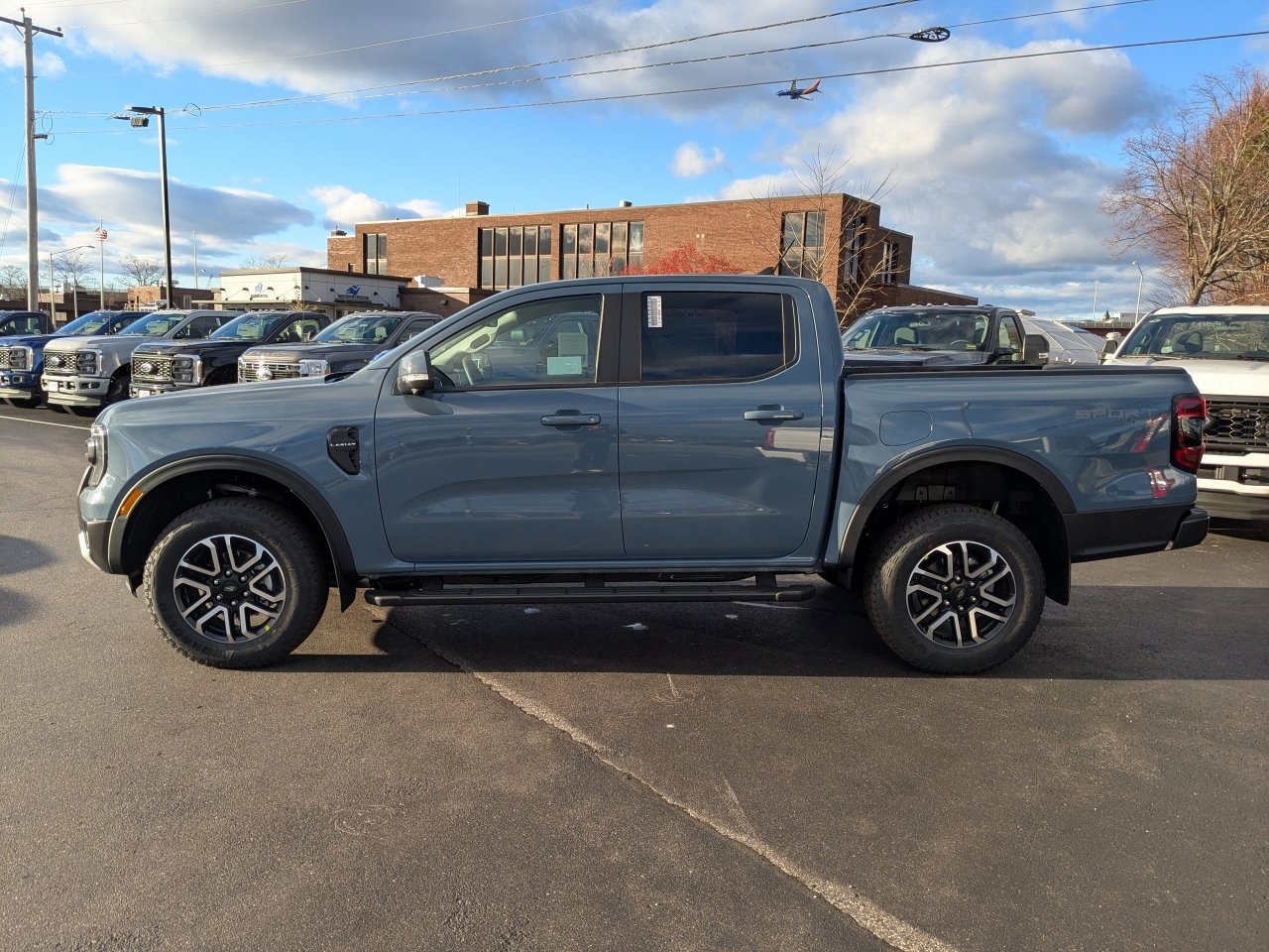 2025 Ford Ranger Lariat photo 2