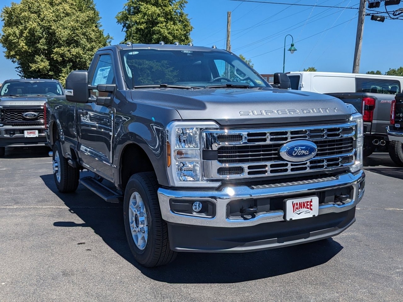 2025 Ford F-350 Super Duty XLT's photo