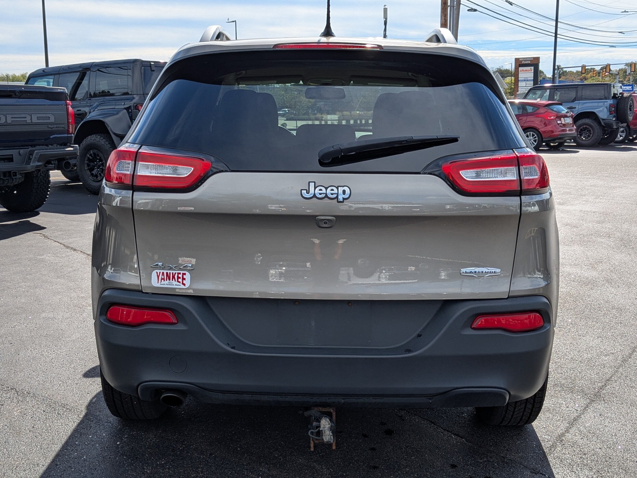 2016 Jeep Cherokee Latitude photo 2