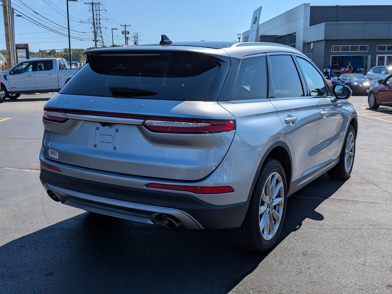 2022 Lincoln Corsair Standard photo 2