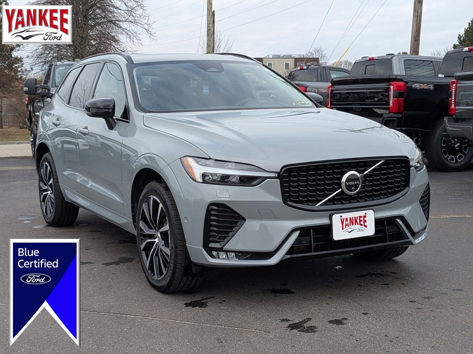 2024 Volvo XC60 B5 Plus Dark Theme AWD's photo