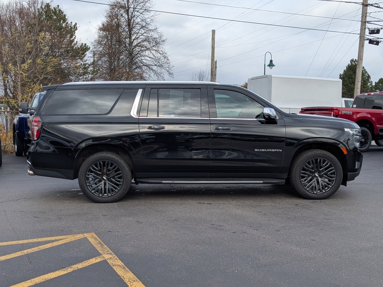 2021 Chevrolet Suburban Premier photo 2