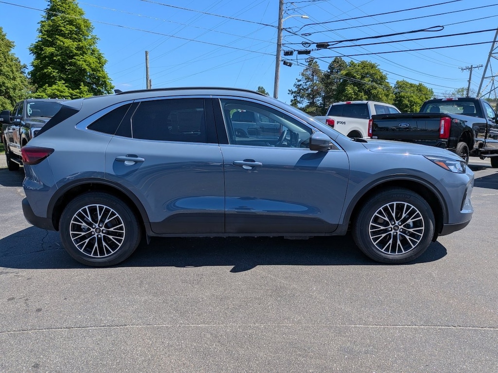 New 2026 Ford Escape PHEV SUV